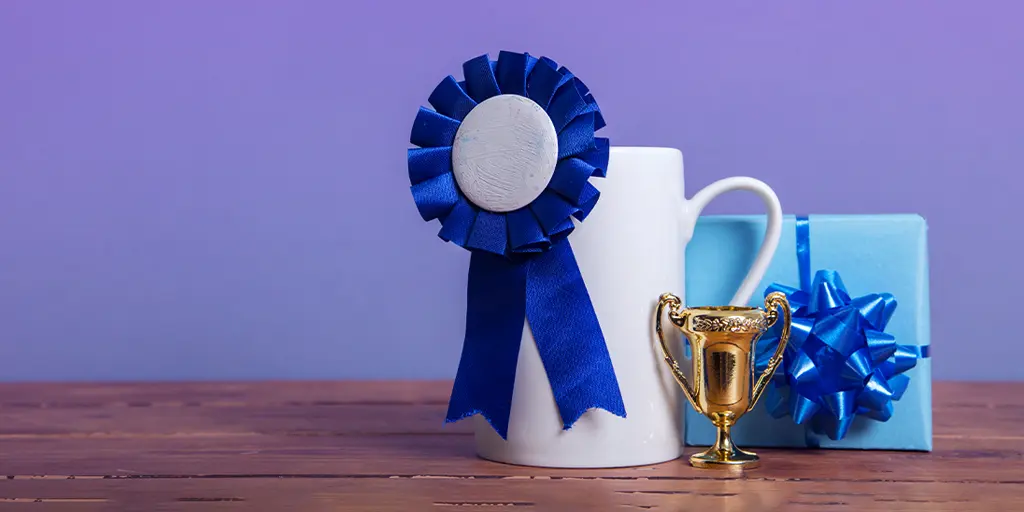 مكافأة الموظف المتميز